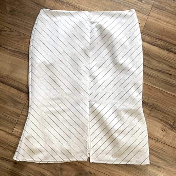 Skirt Suit white with black stripes - Picture 3 of 4